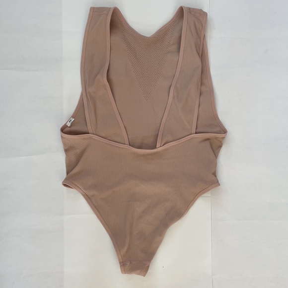 💓Low back blush pink bodysuit - Picture 2 of 3